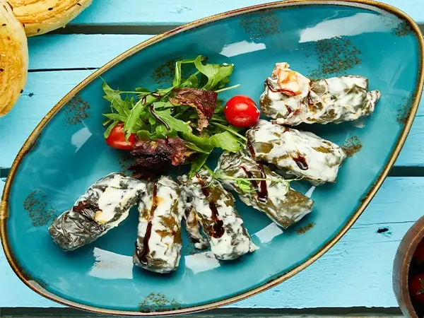 Qaymoqli sousdagi dolma (6 dona)