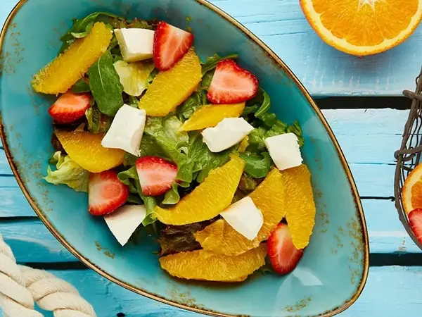 Pishloqli mevali salat